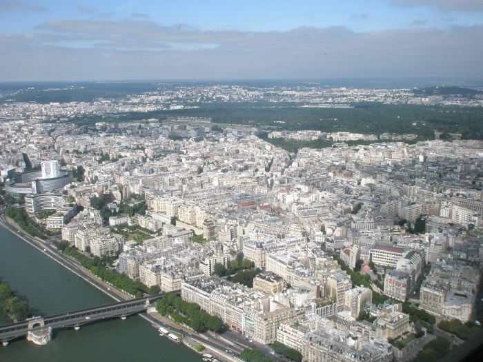Pariz je ostao netaknut - ovaj Vas prizor čeka popnete li se na vrh Eiffelovog tornja