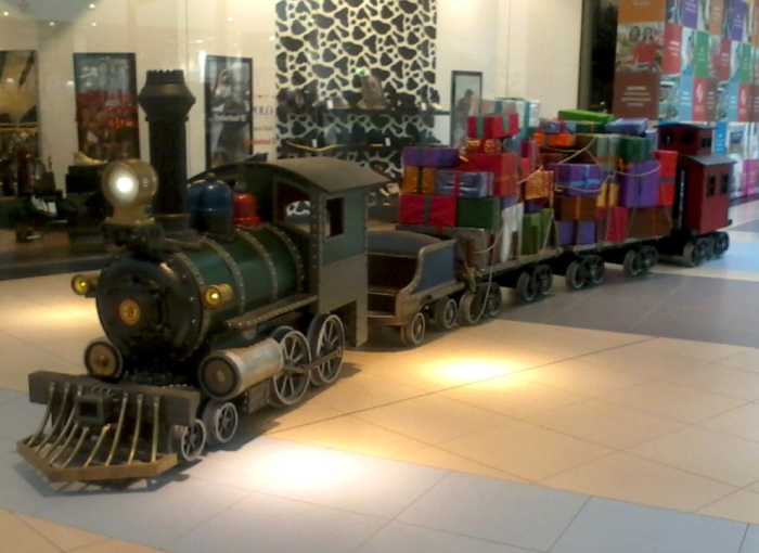 Božićni vlak s poklonima u Arena Centru